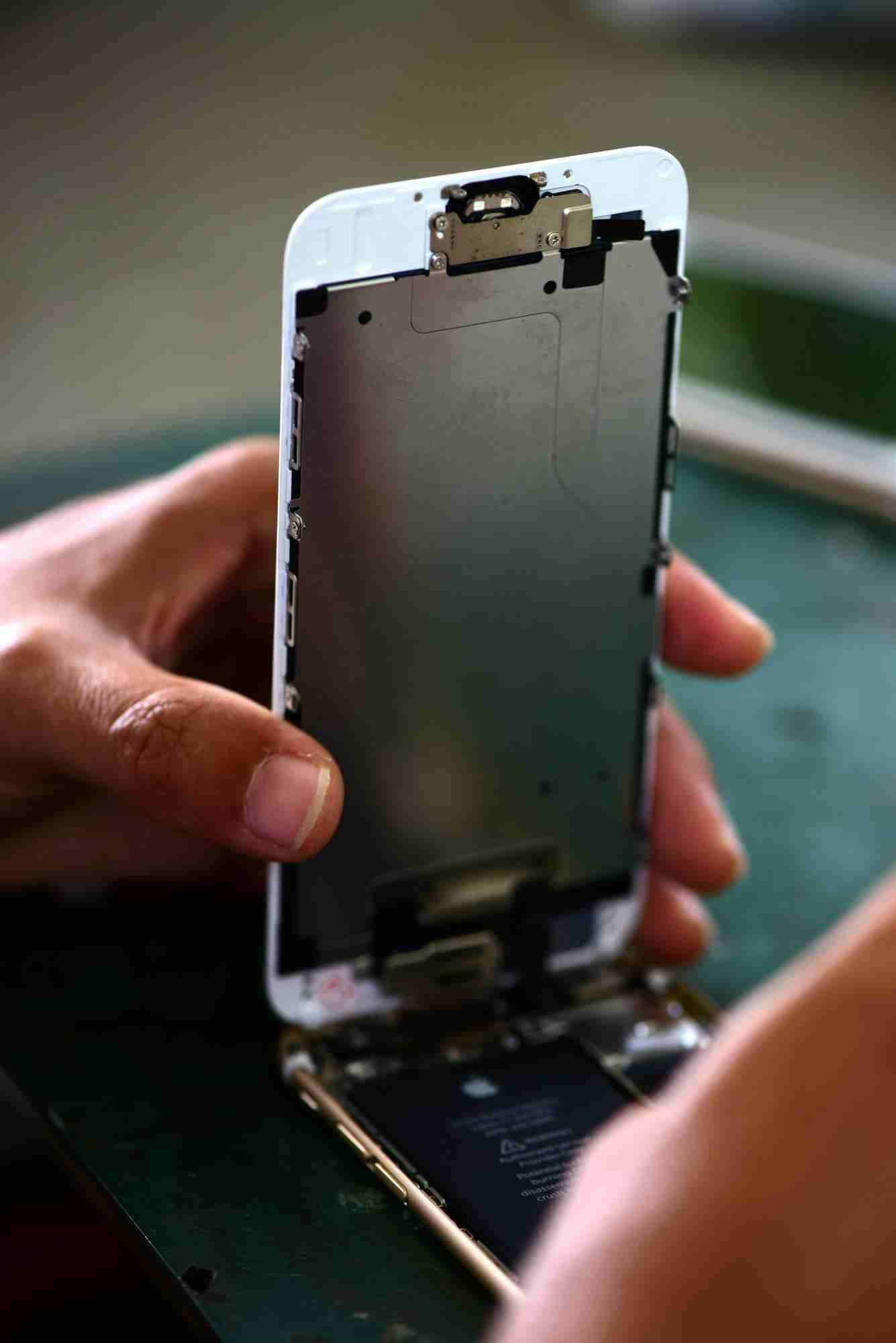 تعویض صفحه نمایش آیفون – تعویض lcd آیفون تعویض صفحه نمایش آیفون - تعویض lcd آیفون